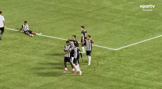 Jogadores do Atlético celebram classificação às semifinais do Brasileiro Sub-17