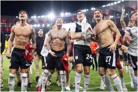 Jogadores do Estudiantes-ARG comemoram classificação à final da Libertadores, no Maracanã