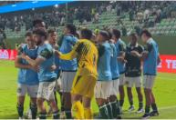 Goiás marca no fim, vence o Athletic em casa e se recupera na Série B