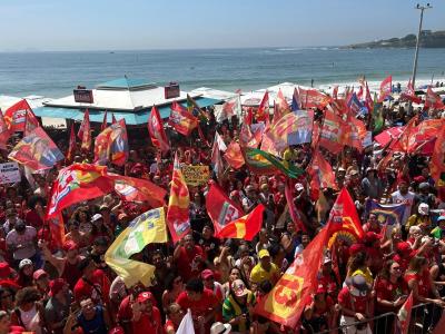 Presidente Lula fez ato em Copacabana, no Rio de Janeiro, neste sábado (24)