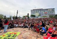 Jovens deputados eleitos pela esquerda reúnem estudantes em ato pró-Lula na UFMG