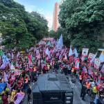Lula reúne multidão no centro de BH em retorno à capital para campanha de 2º turno