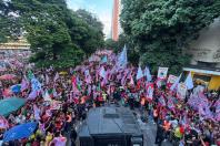 Lula reúne multidão no centro de BH em retorno à capital para campanha de 2º turno