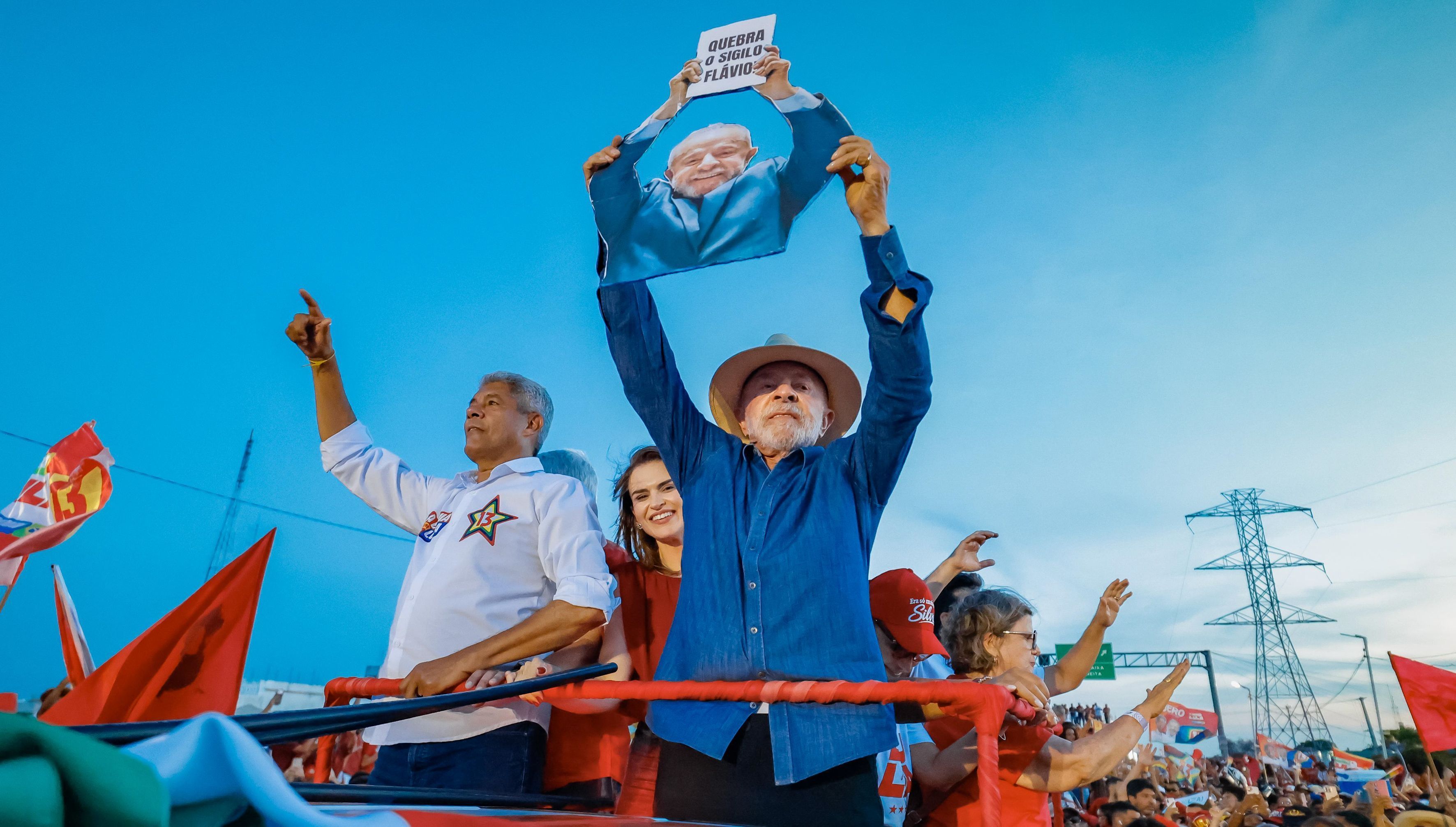 Lula pede votos no Nordeste e volta a desafiar Flávio sobre quebra de sigilos bancários