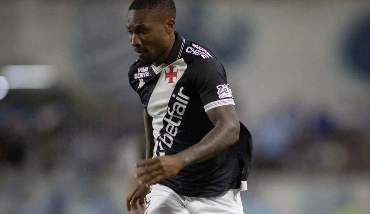 Loide Augusto é relacionado no Vasco e ganha nova chance depois de 14 meses