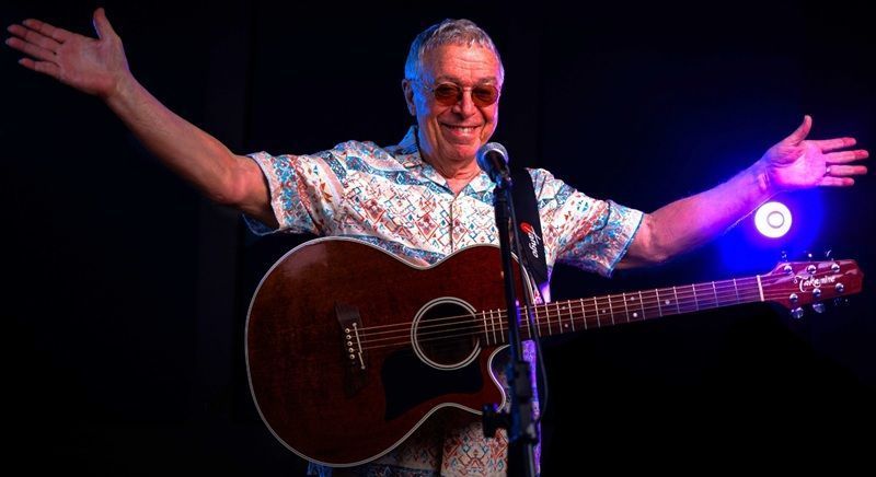 Luiz Carlos Sá celebra 60 anos de carreira com lançamento de livro e show de estreia solo em BH