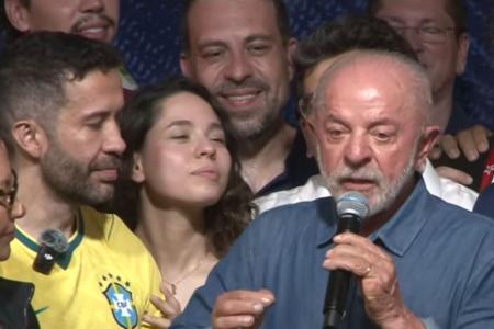 Lula agradece jovens e Alckmin diz que presidente 'salvou a democracia brasileira'