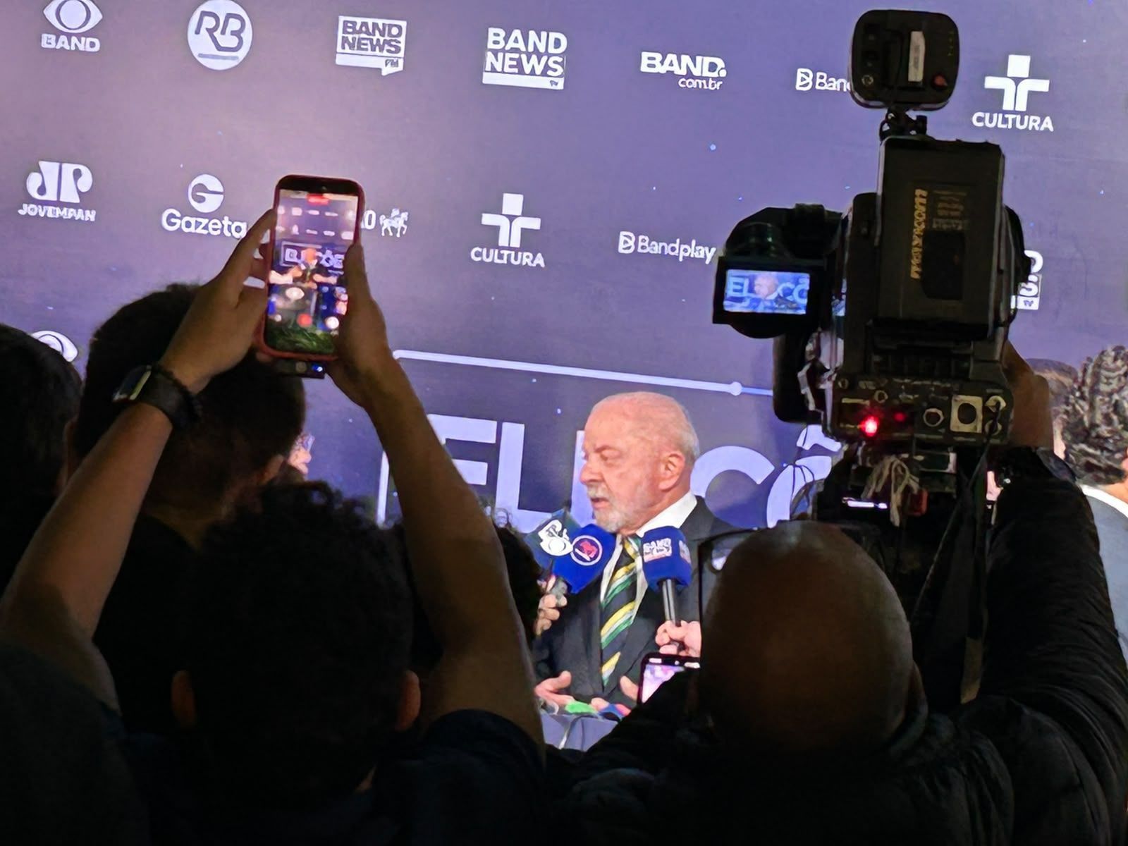Presidente Lula chega à Band para o primeiro confronto direto com Flávio