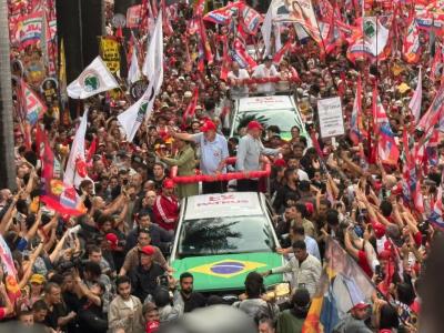Lula reúne milhares em Belo Horizonte nesta sexta-feira (2)
