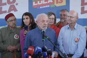 Durante agenda no Sul, Lula cita que vai abrir sigilos e pede que Flávio Bolsonaro faça o mesmo