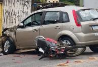 Motociclista fica ferido em acidente com carro na avenida Tancredo Neves, em Fabriciano