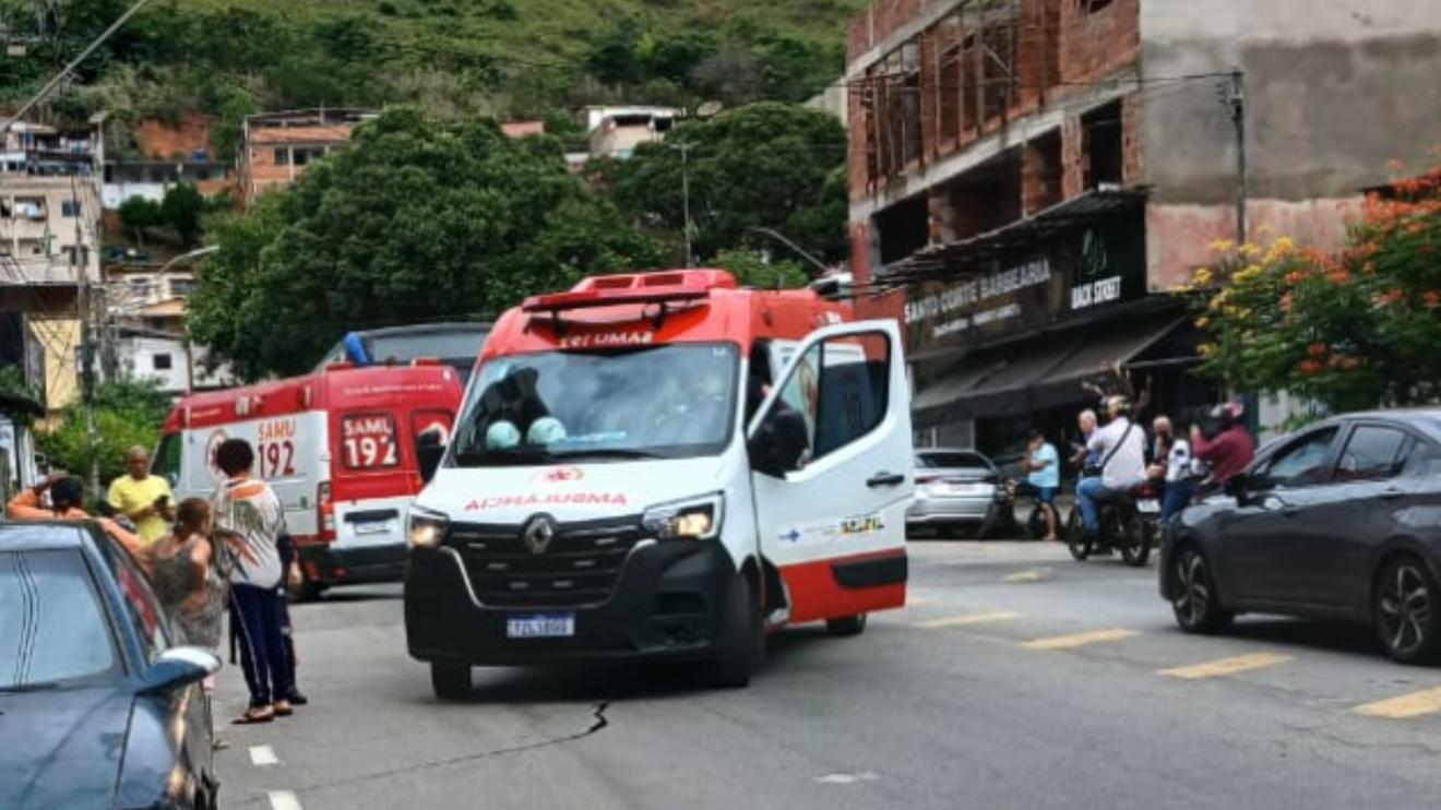 Motociclista fica ferido após bater em ônibus no bairro Canaãzinho, em Ipatinga