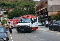Motociclista fica ferido após bater em ônibus no bairro Canaãzinho, em Ipatinga