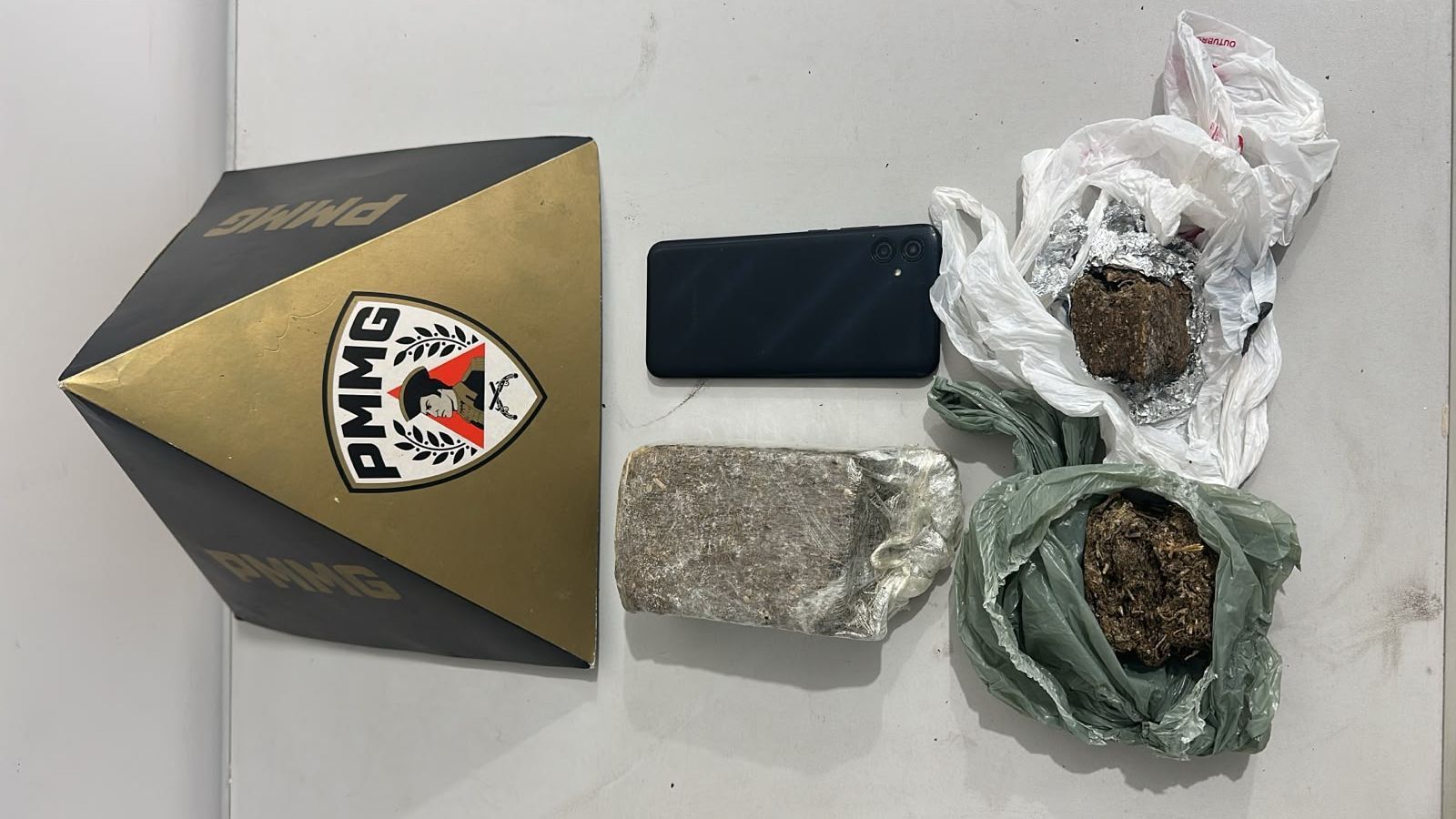 Idoso é apreendido ao ser encontrado com maconha na rodoviária de Ipatinga 