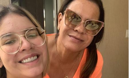 Marília Mendonça (1995-2021) e Dona Ruth