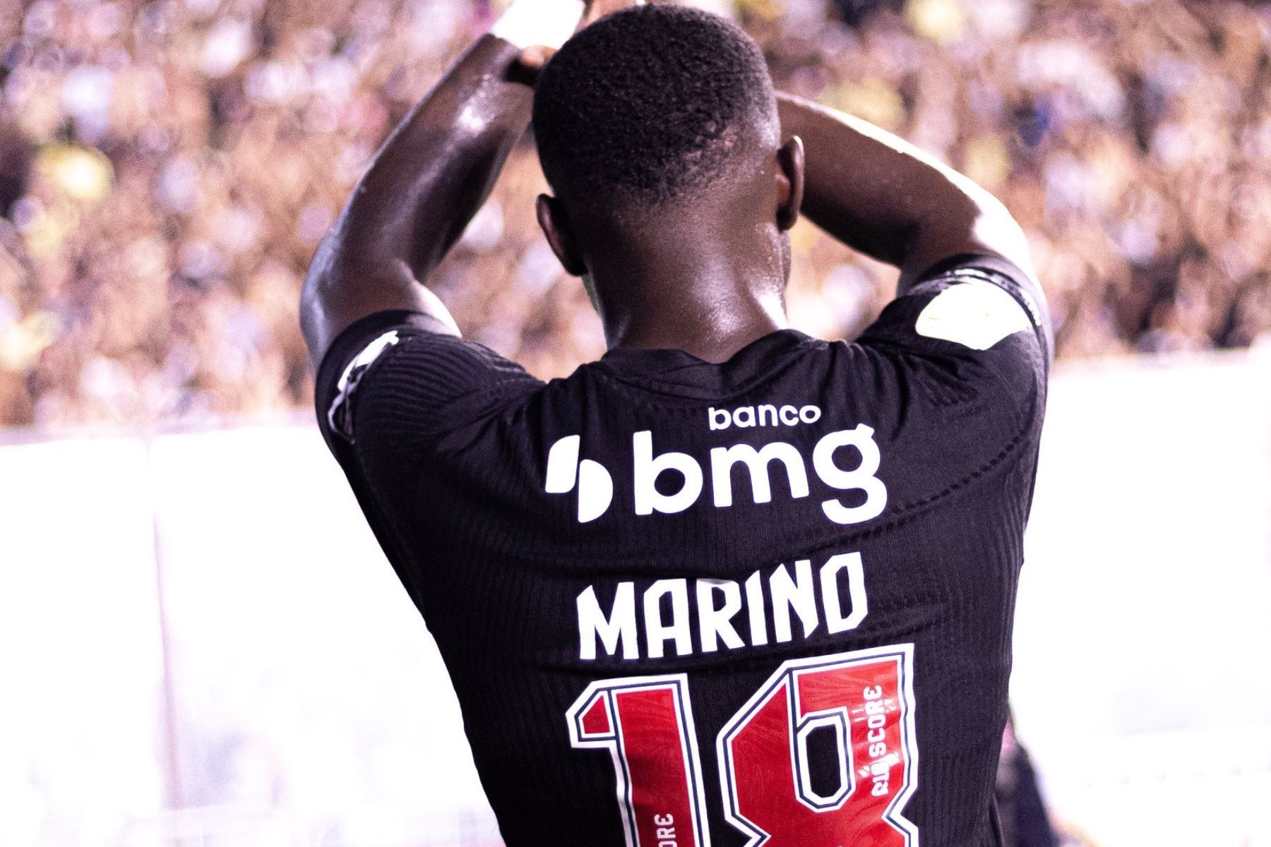 Marino pede passagem no Vasco e ganha pontos com Pedro Emanuel