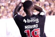 Marino pede passagem no Vasco e ganha pontos com Pedro Emanuel