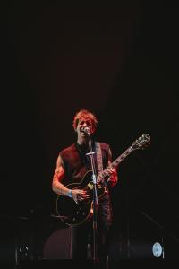 Matheus Torres leva turnê “Tanta Pressa” a Belo Horizonte