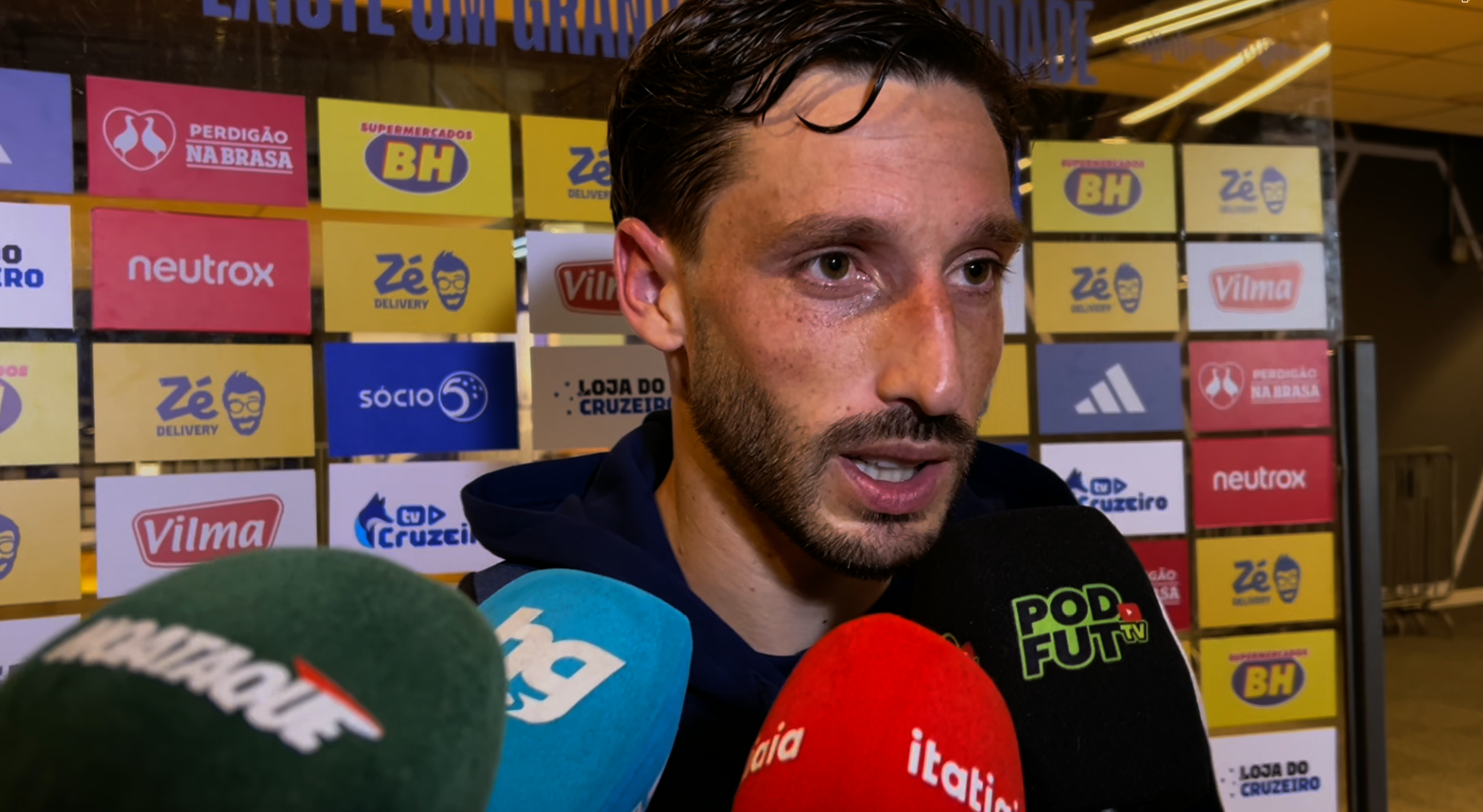 Viña cita competição interna no Cruzeiro e celebra estreia: 'Esperei muito'