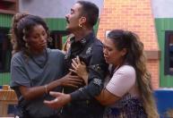 Com pontos, Mayk volta para A Fazenda 18, acusa Mônica de agressão e é retirado de novo
