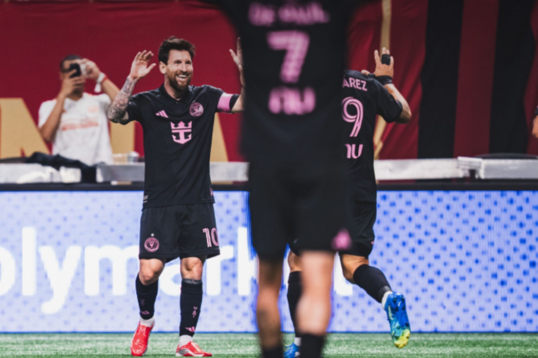 Messi brilha com dois gols e comanda vitória do Inter Miami na MLS