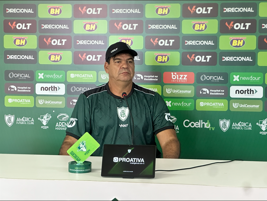 Moacir Júnior é apresentado pelo América após queda à Série C e projeta reação