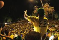Nikolas Ferreira comanda ato com milhares de apoiadores de Flávio Bolsonaro em Teresina na noite de sábado