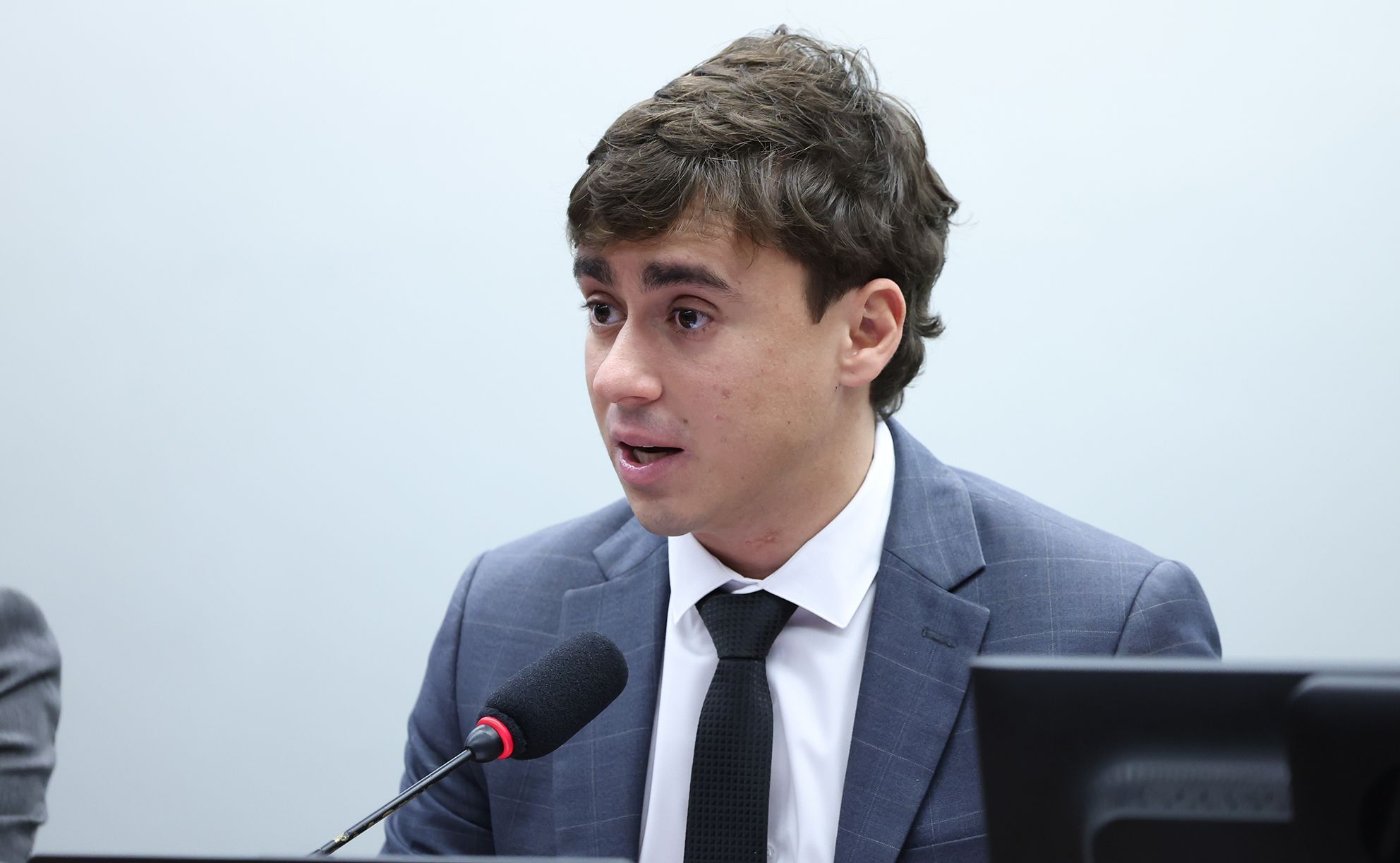 Nikolas pede 'prudência' a apoiadores de Flávio após derrota para Lula nas urnas