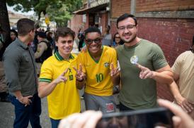 Nikolas Ferreira vota no segundo turno em BH e diz que Brasil vai vencer