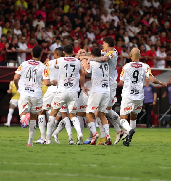Ex-Cruzeiro marca golaço, Novorizontino vence fora de casa e assume liderança da Série B