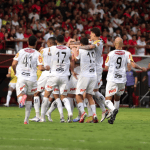 Ex-Cruzeiro marca golaço, Novorizontino vence fora de casa e assume liderança da Série B