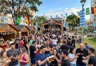 Contagem entra no clima alemão com a edição 2026 da Oktoberfest na Praça Tancredo Neves