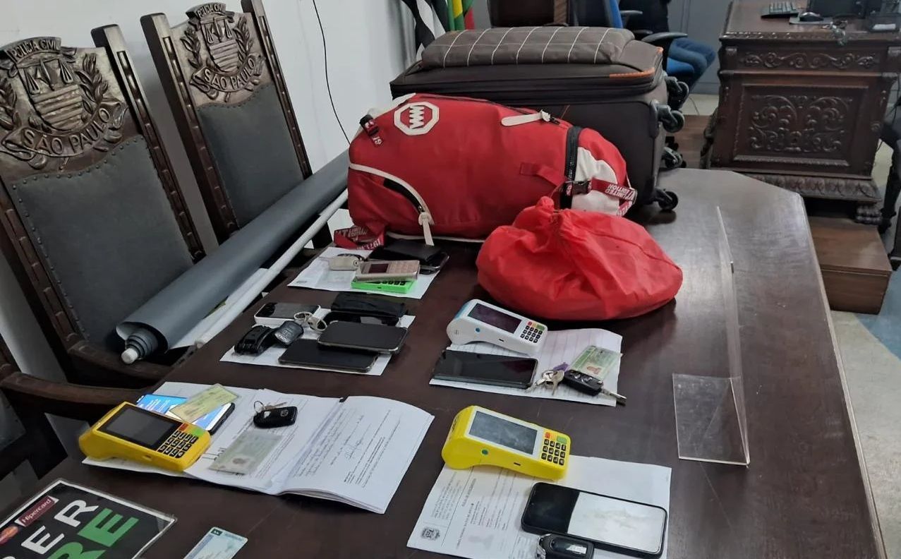 Polícia Civil prende falsos motoristas de aplicativo suspeitos de extorsão em terminal de SP