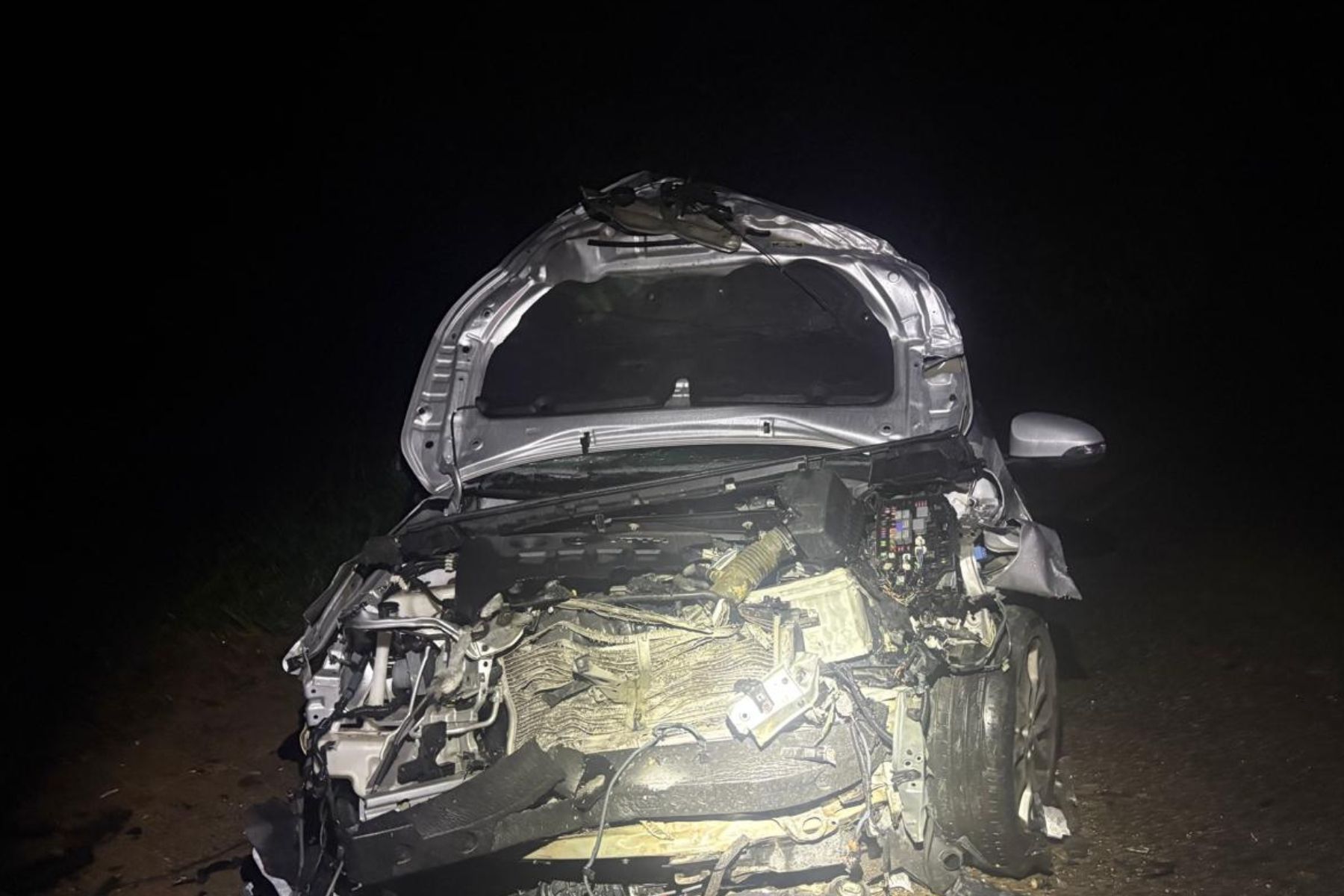 Acidente com três carros deixa quatro gravemente feridos em Rochedo de Minas