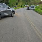 Quatro ficam feridos após três carros colidirem na MG-353 em Juiz de Fora