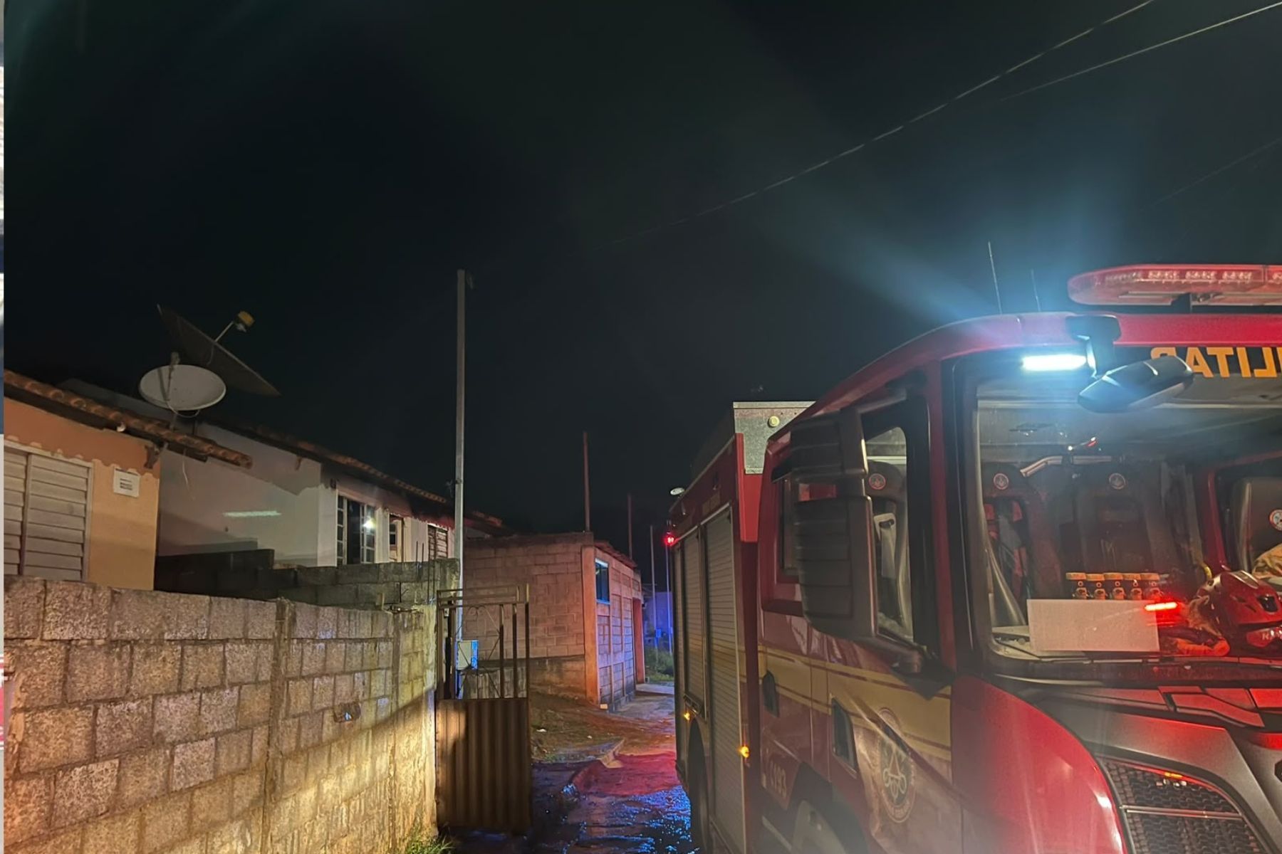 Incêndio destrói residência em Barbacena; ex-marido da proprietária é suspeito