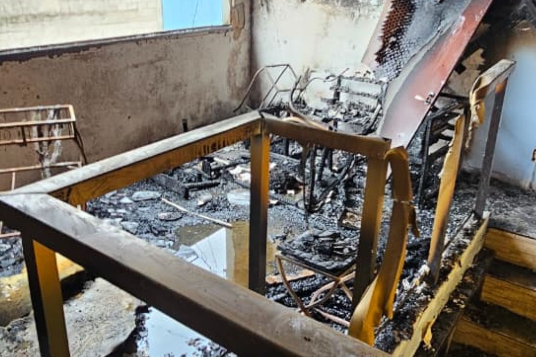 Moradora sofre queimaduras de 1º grau após incêndio em residência em MG
