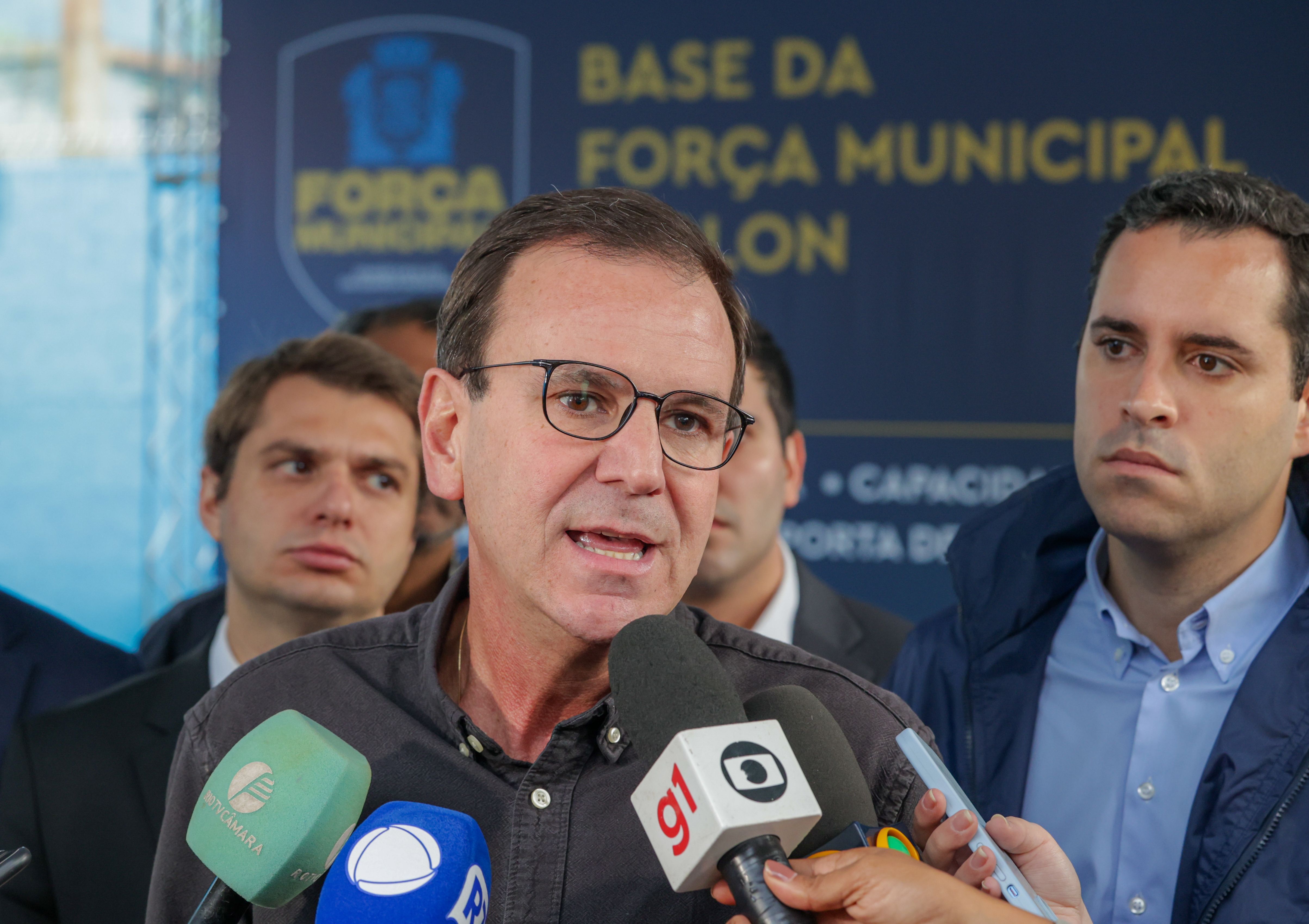 Paes acusa Garotinho de ser 'laranja' para dar vitória a Ruas no 1º turno