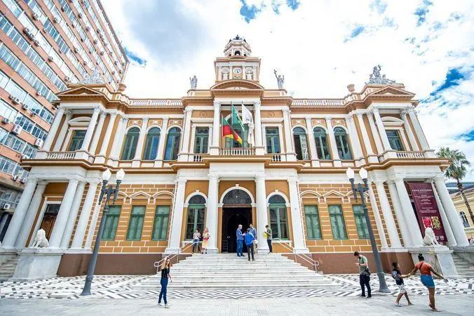 Concurso de Porto Alegre abre vagas na educação com salários de até R$ 9,1 mil