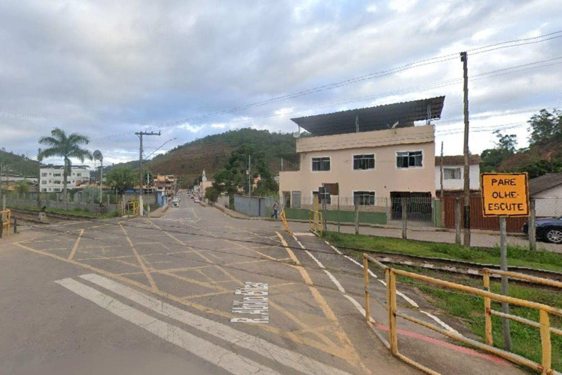 Homem morre após ser atropelado na linha férrea em Ewbanck da Câmara