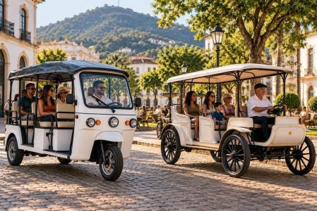 Veículo elétrico para transporte de turistas estacionado em via pública de São Lourenço.