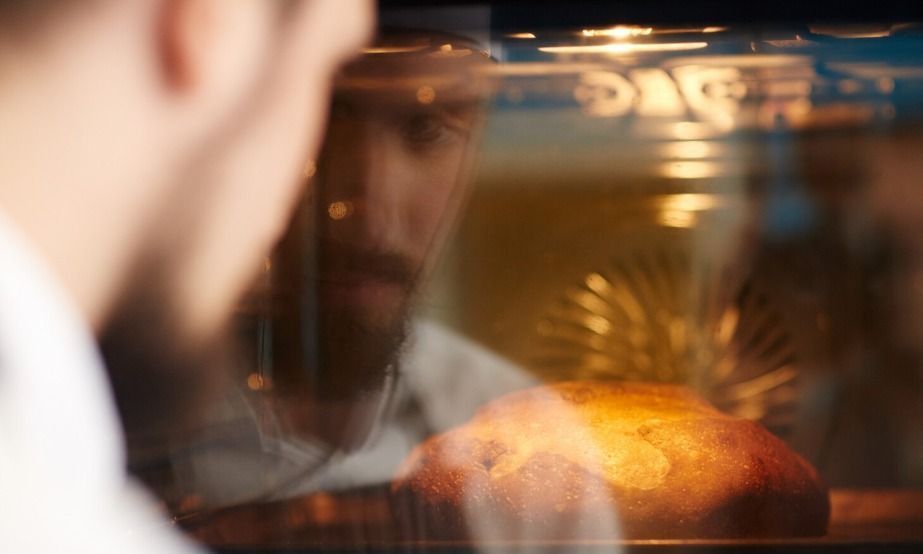Passo a passo: como limpar o vidro do forno para remover a gordura acumulada e o que verificar antes de recolocá-lo no lugar