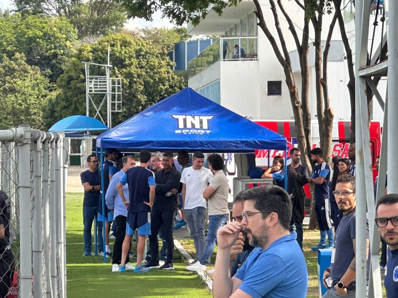 Dirigentes do Cruzeiro, Paulinho e Pedrinho vão à finalíssima do Mineiro Sub-20; veja