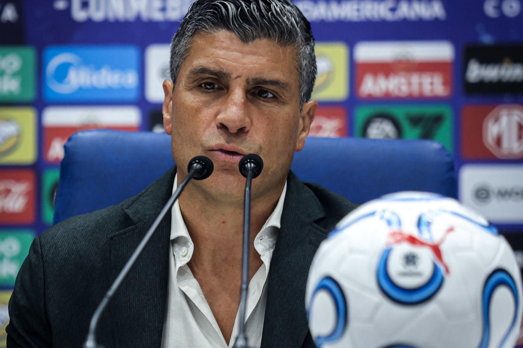 Pedro Emanuel tem dúvida para escalar ataque do Vasco contra o Boca Juniors