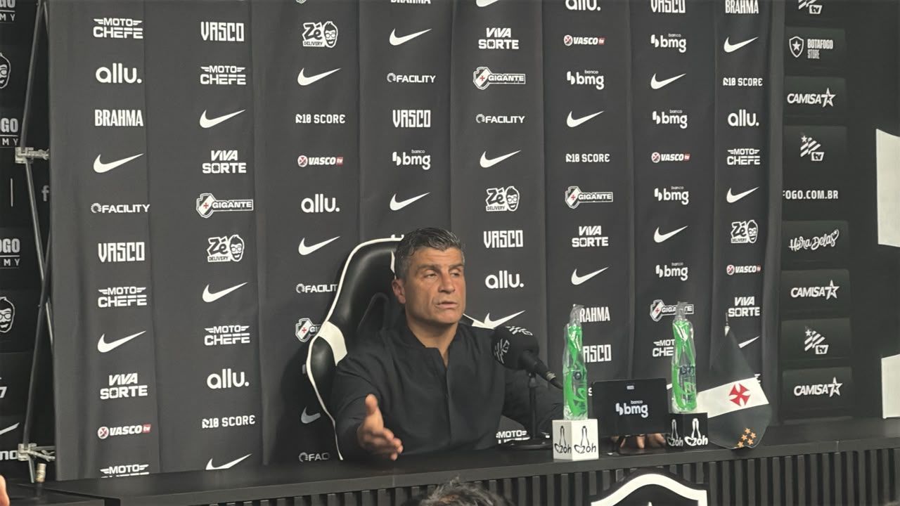 Pedro Emanuel explica mudanças no Vasco em goleada sofrida: ‘Não é um time alternativo’