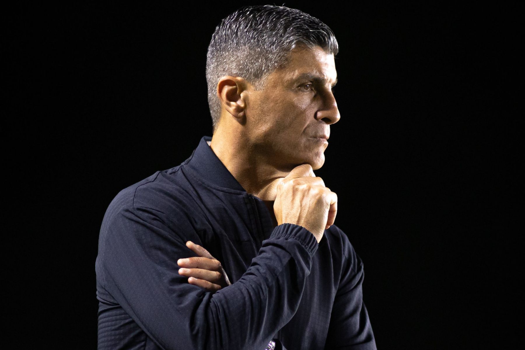 Pedro Emanuel é direto sobre chance do Vasco jogar ‘Sula’ no Nilton Santos