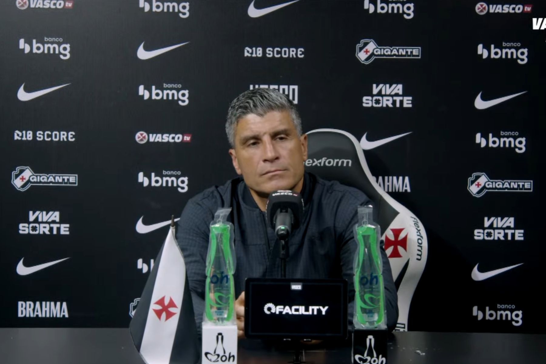 Pedro Emanuel lamenta empate do Vasco no Brasileiro e aponta prioridade na temporada