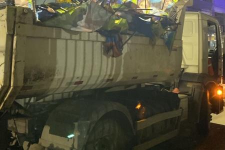 Caminhão cheio com propagandas eleitorais irregulares recolhidas em Juiz de Fora