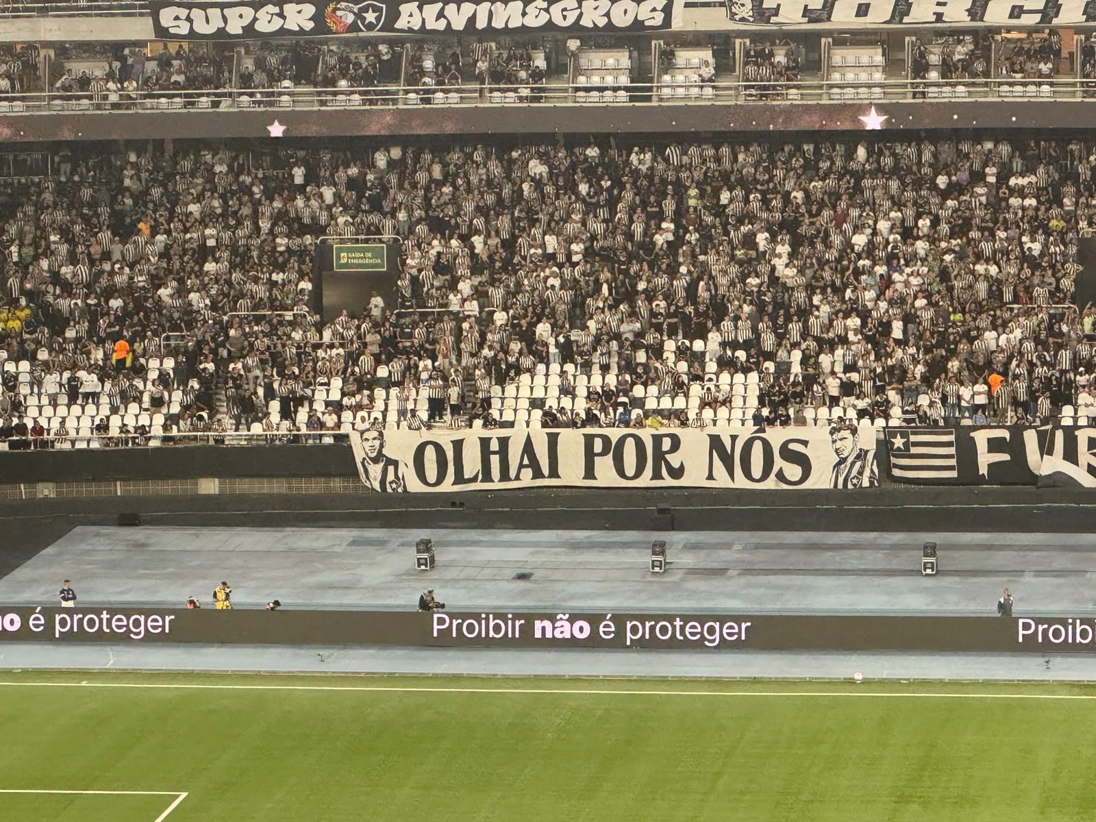 Botafogo utiliza placas de publicidade para protestar contra MP das Bets