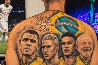 Richarlison comemora eleição de Lula e atualiza tatuagem com presidente ao lado de Neymar